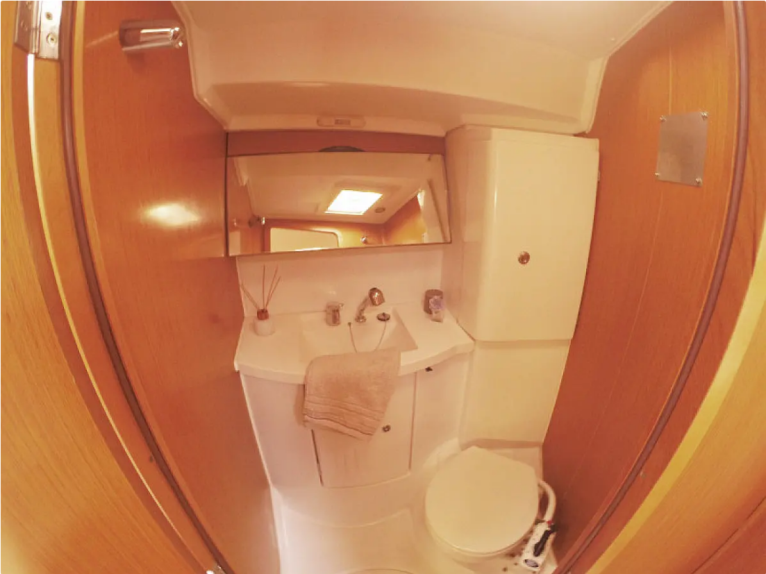 Sun Odyssey 42 DS — photo 25