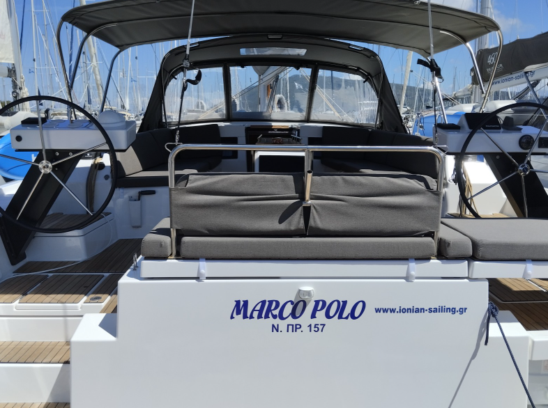 Dufour 470 - 4 + 1 cab. — photo 1