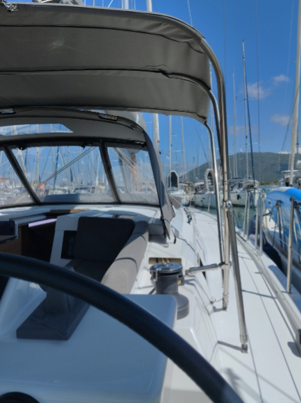 Dufour 470 - 4 + 1 cab. — photo 4