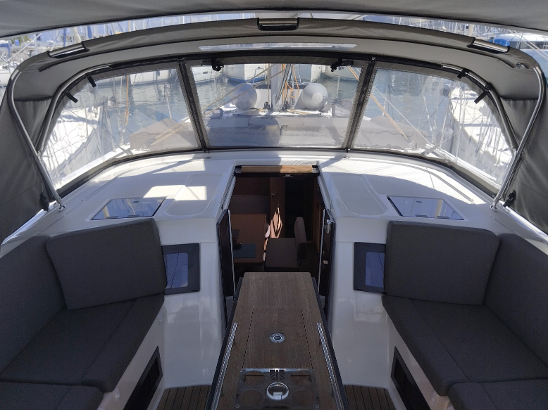 Dufour 470 - 4 + 1 cab. — photo 5