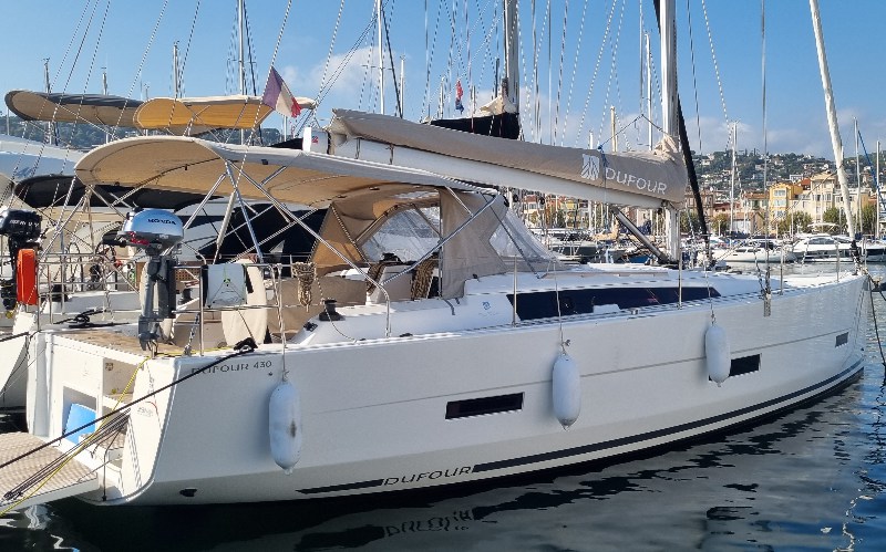 Dufour 430 - 3 cab. — photo 1