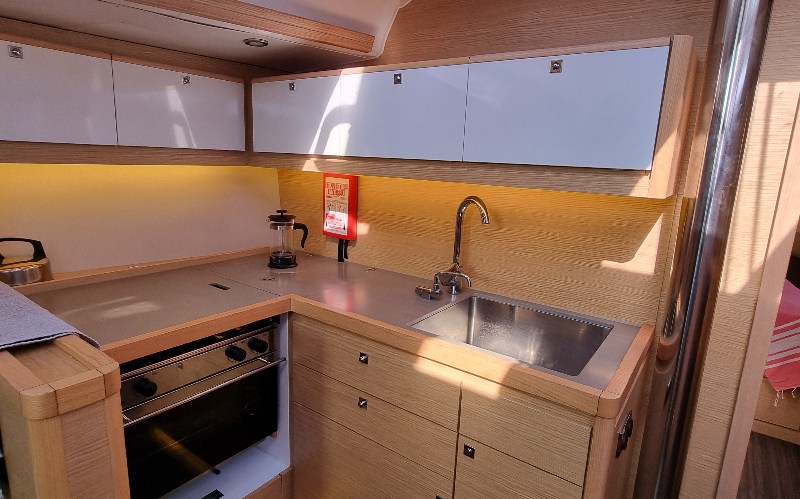Dufour 430 - 3 cab. — photo 11