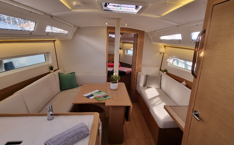 Sun Odyssey 380 - 3 cab. — photo 5