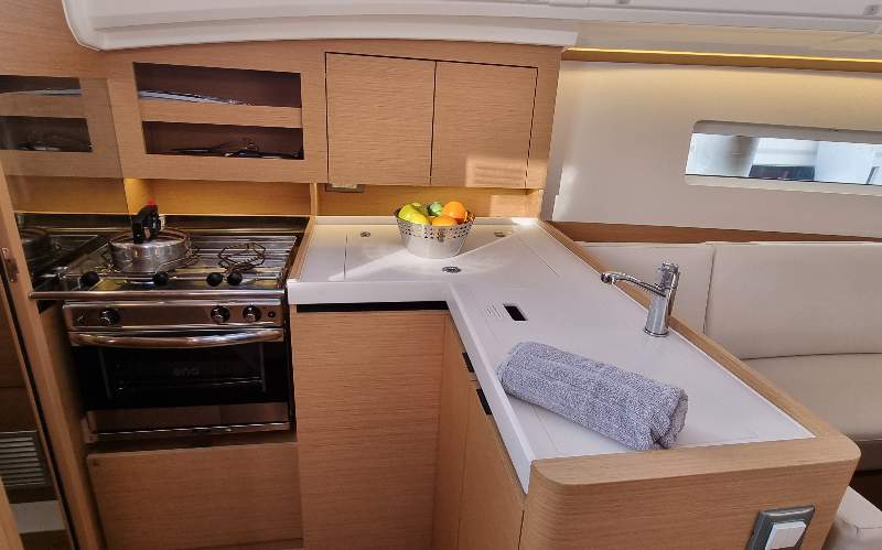 Sun Odyssey 380 - 3 cab. — photo 8