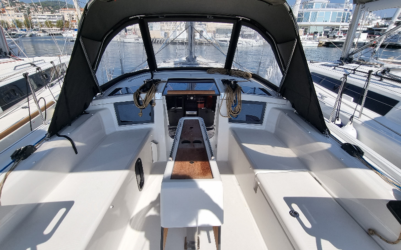 Dufour 37 - 2 cab. — photo 5