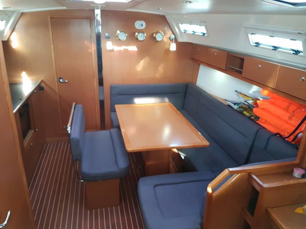 Bavaria Cruiser 40 — photo 9