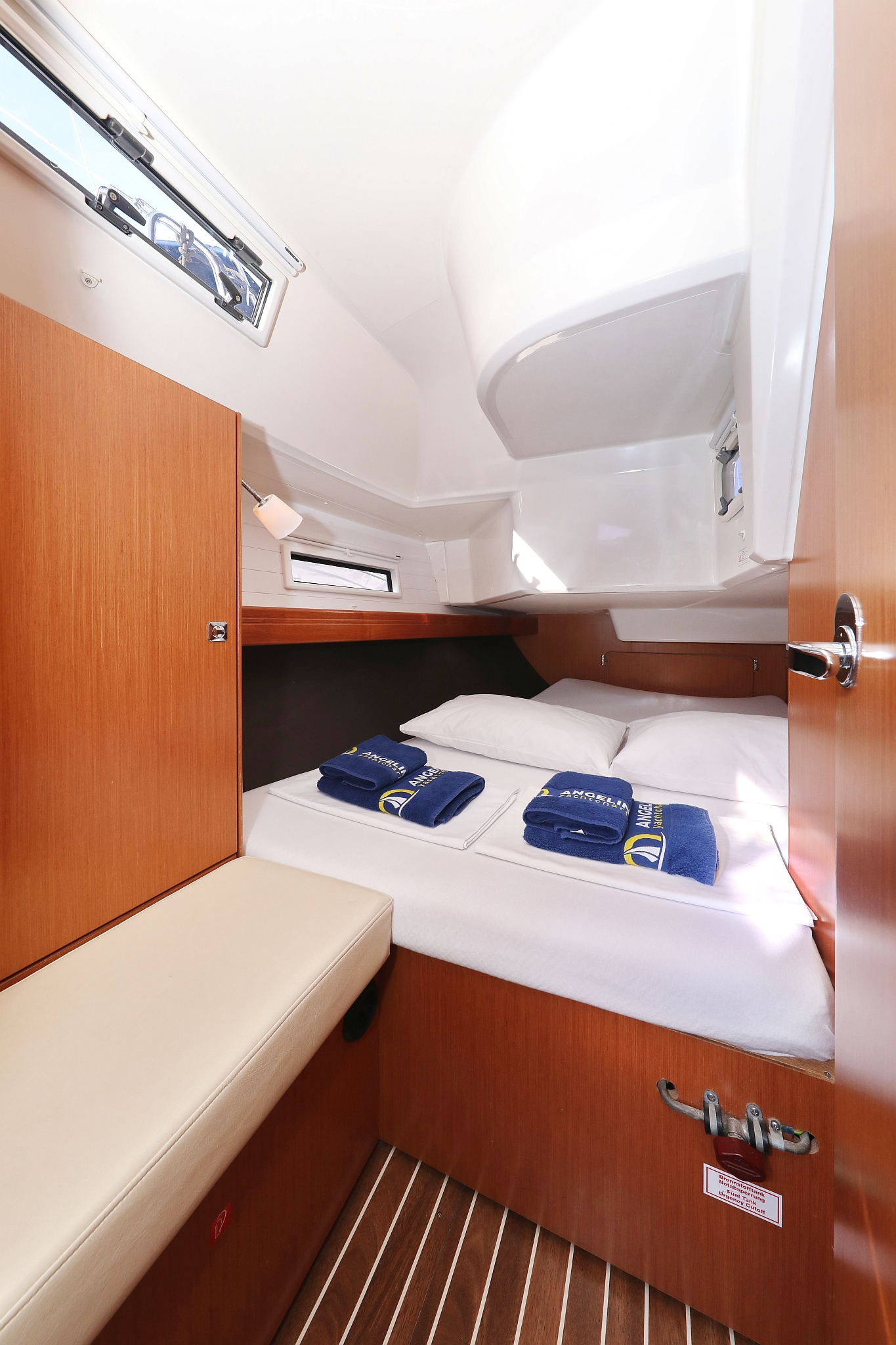 Bavaria Cruiser 37 - 3 cab. — photo 24