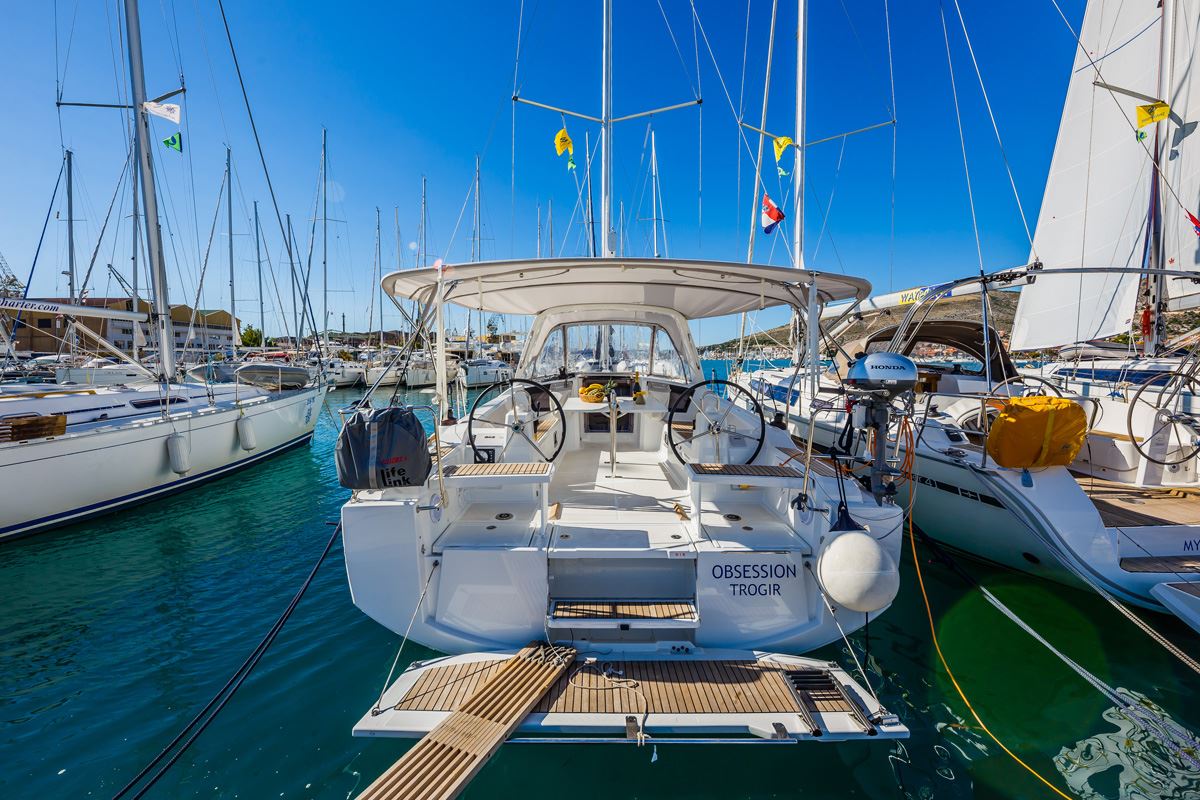 Oceanis 38.1 — photo 1