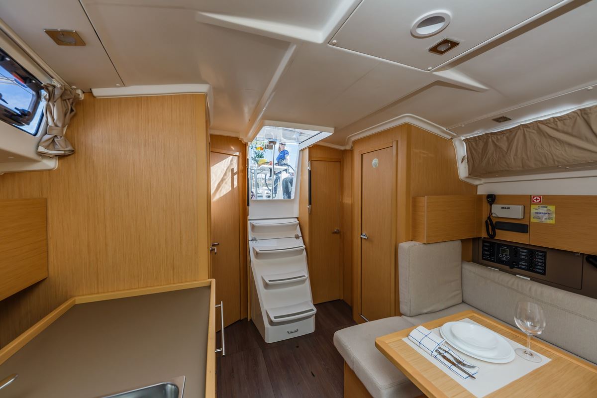 Oceanis 38.1 — photo 10