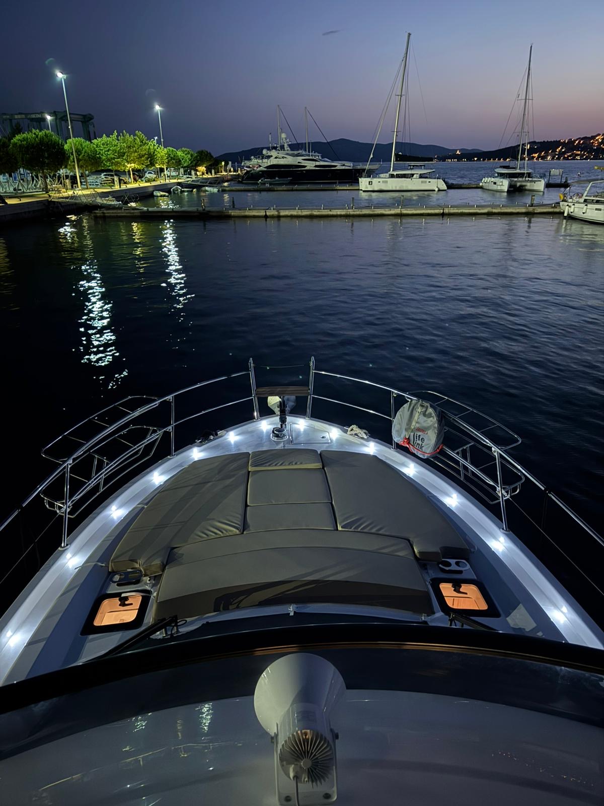 Bavaria Virtess 420 Fly — photo 11