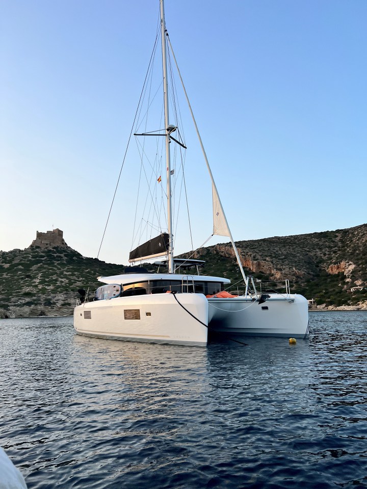 Lagoon 42 - 4 + 1 cab. — photo 4