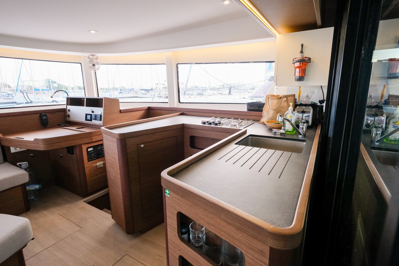 Lagoon 42 - 4 + 1 cab. — photo 15