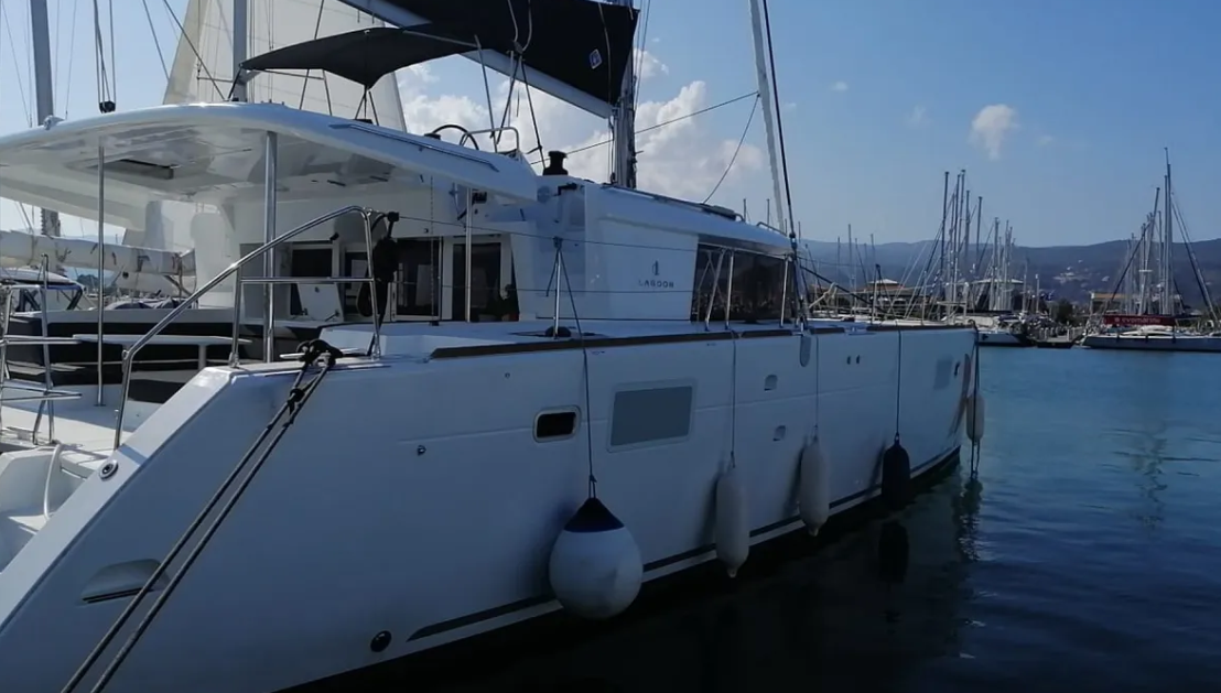 Lagoon 450 F - 4 + 2 cab. — photo 1
