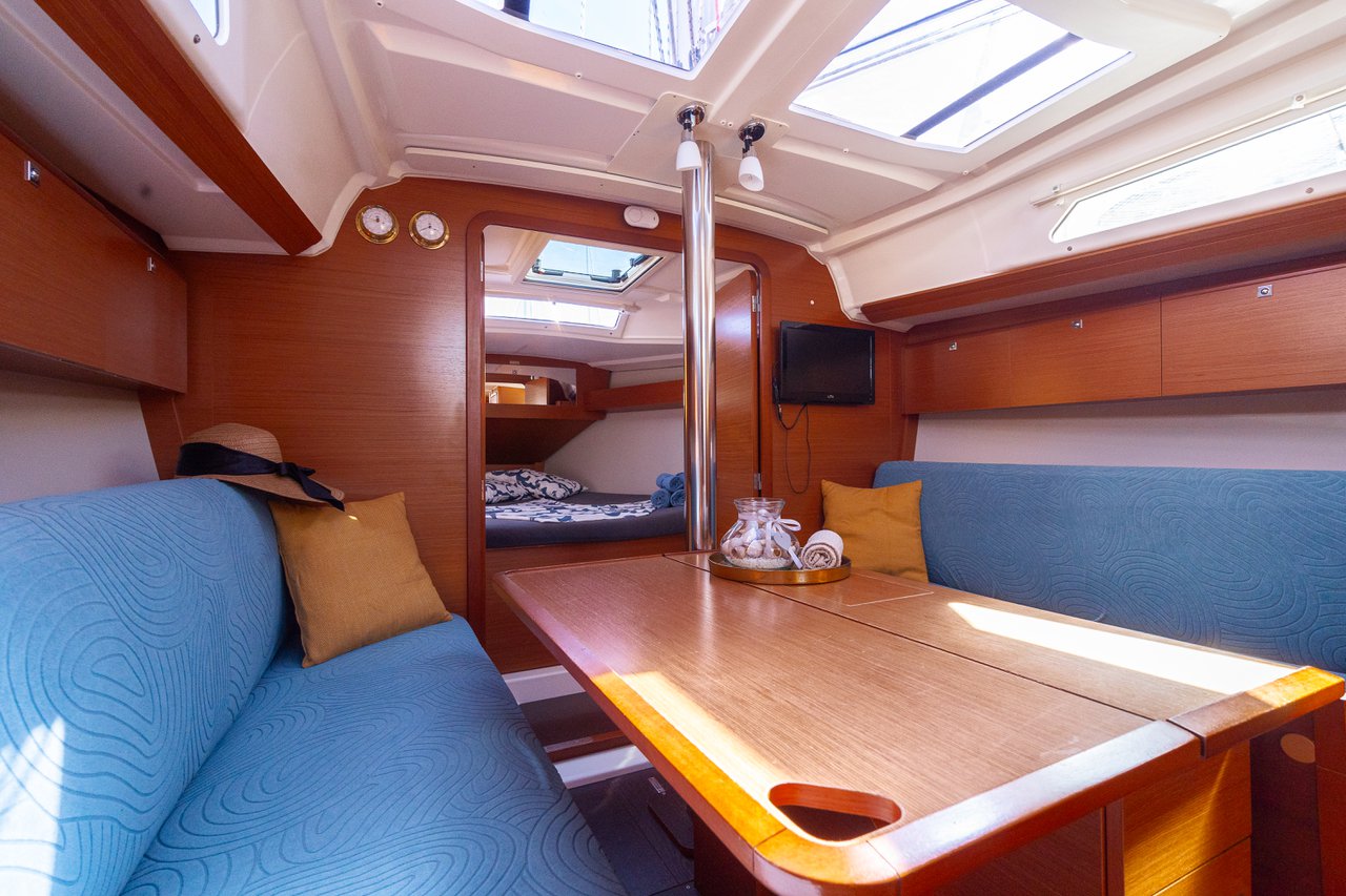Dufour 360 GL - 3 cab. — photo 6