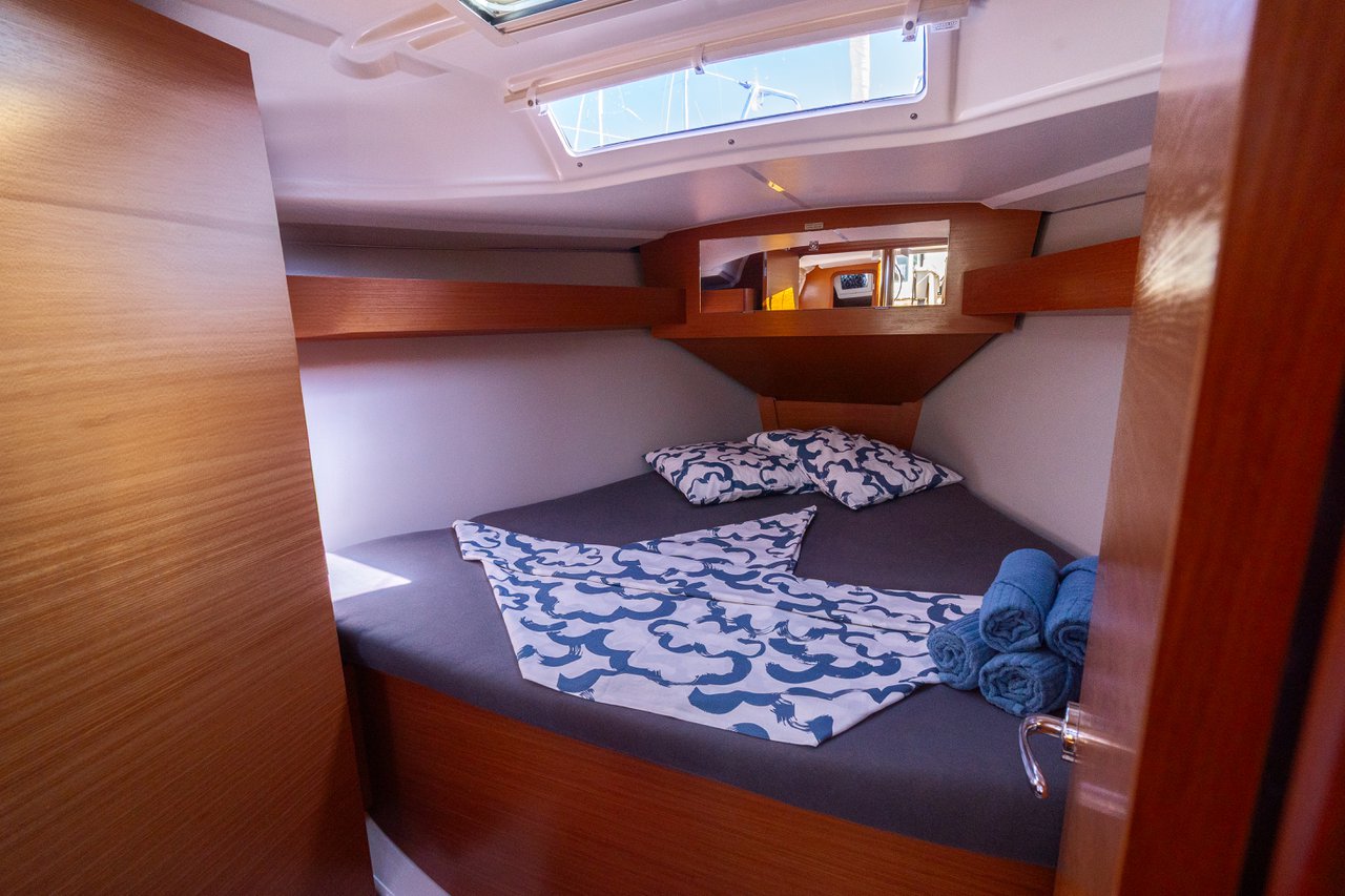 Dufour 360 GL - 3 cab. — photo 8