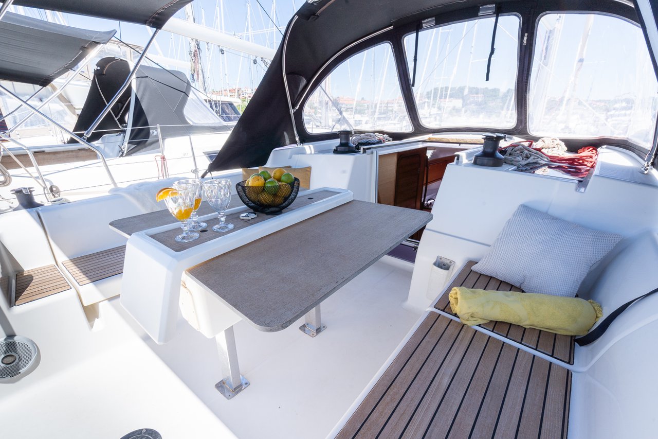 Dufour 382 GL — photo 4