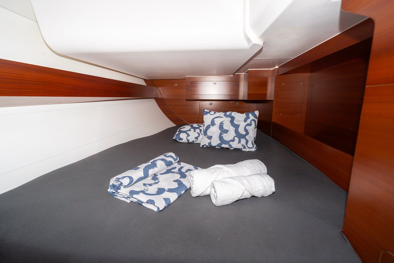 Dufour 382 GL — photo 11