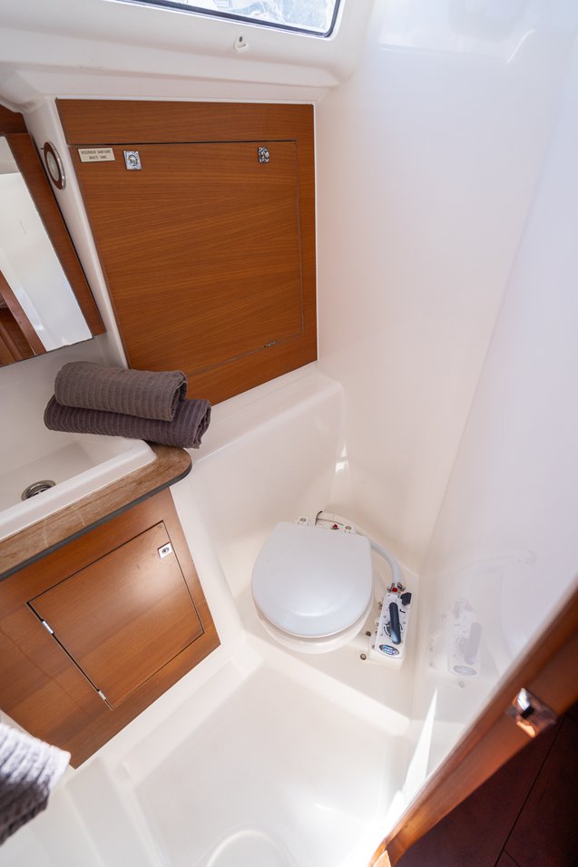 Dufour 382 GL — photo 14