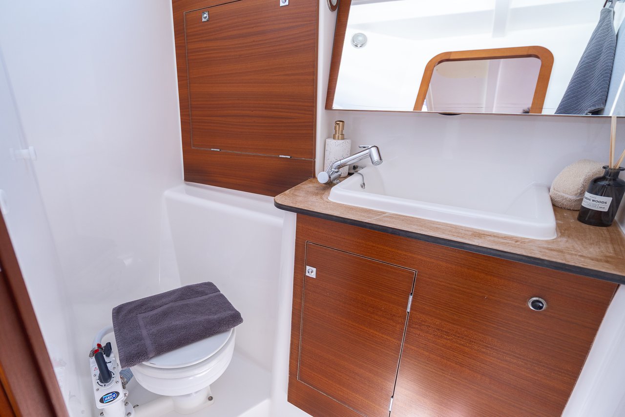 Dufour 382 GL — photo 17