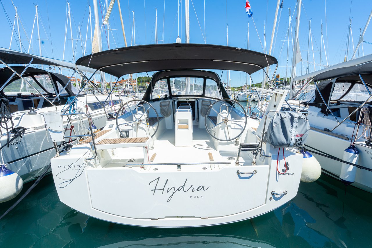 Oceanis 38.1 — photo 1