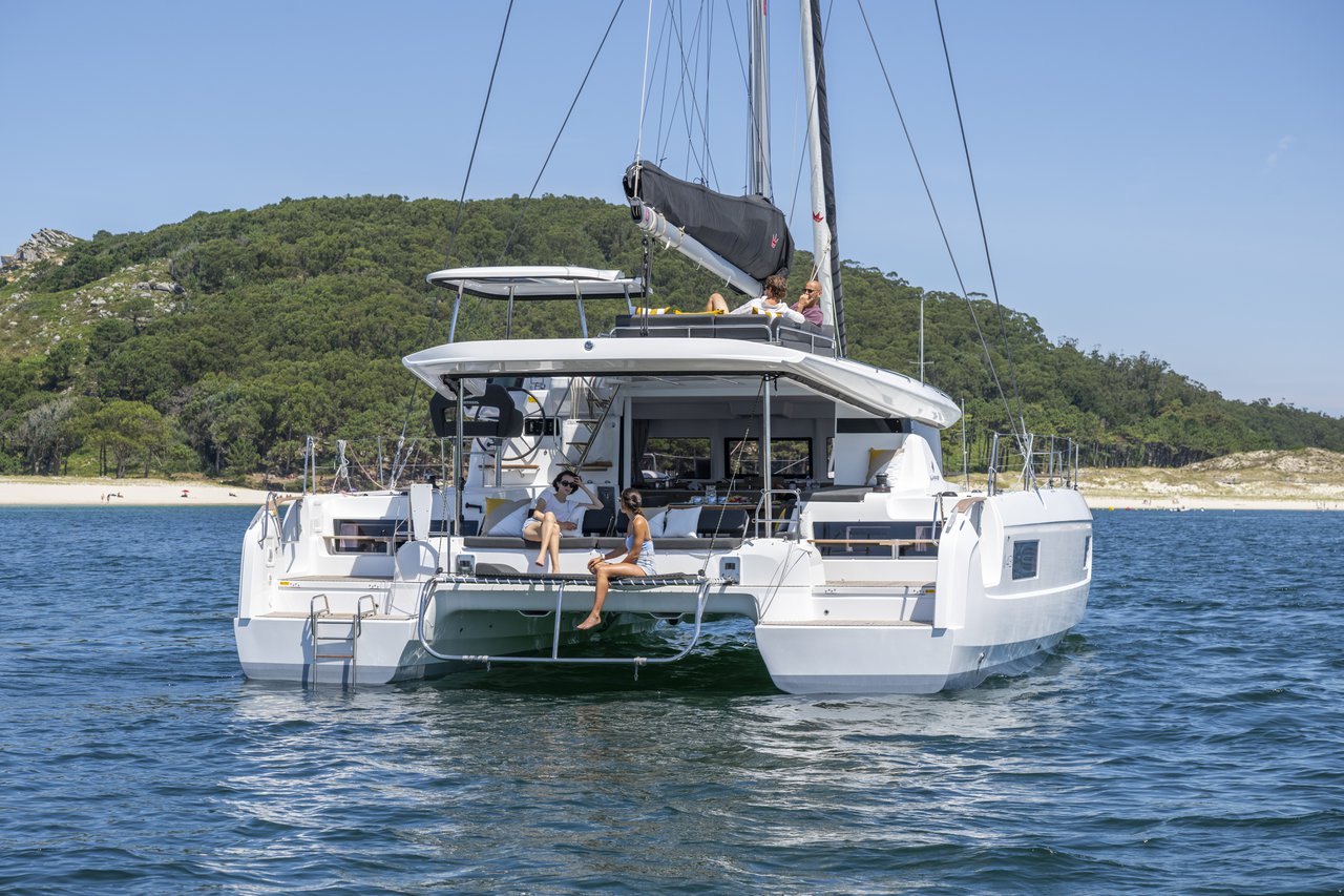 Lagoon 43 - 4 + 1 cab. — photo 3