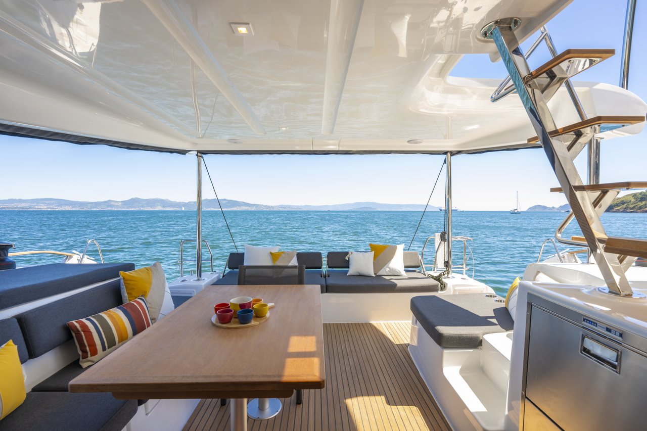 Lagoon 43 - 4 + 1 cab. — photo 10