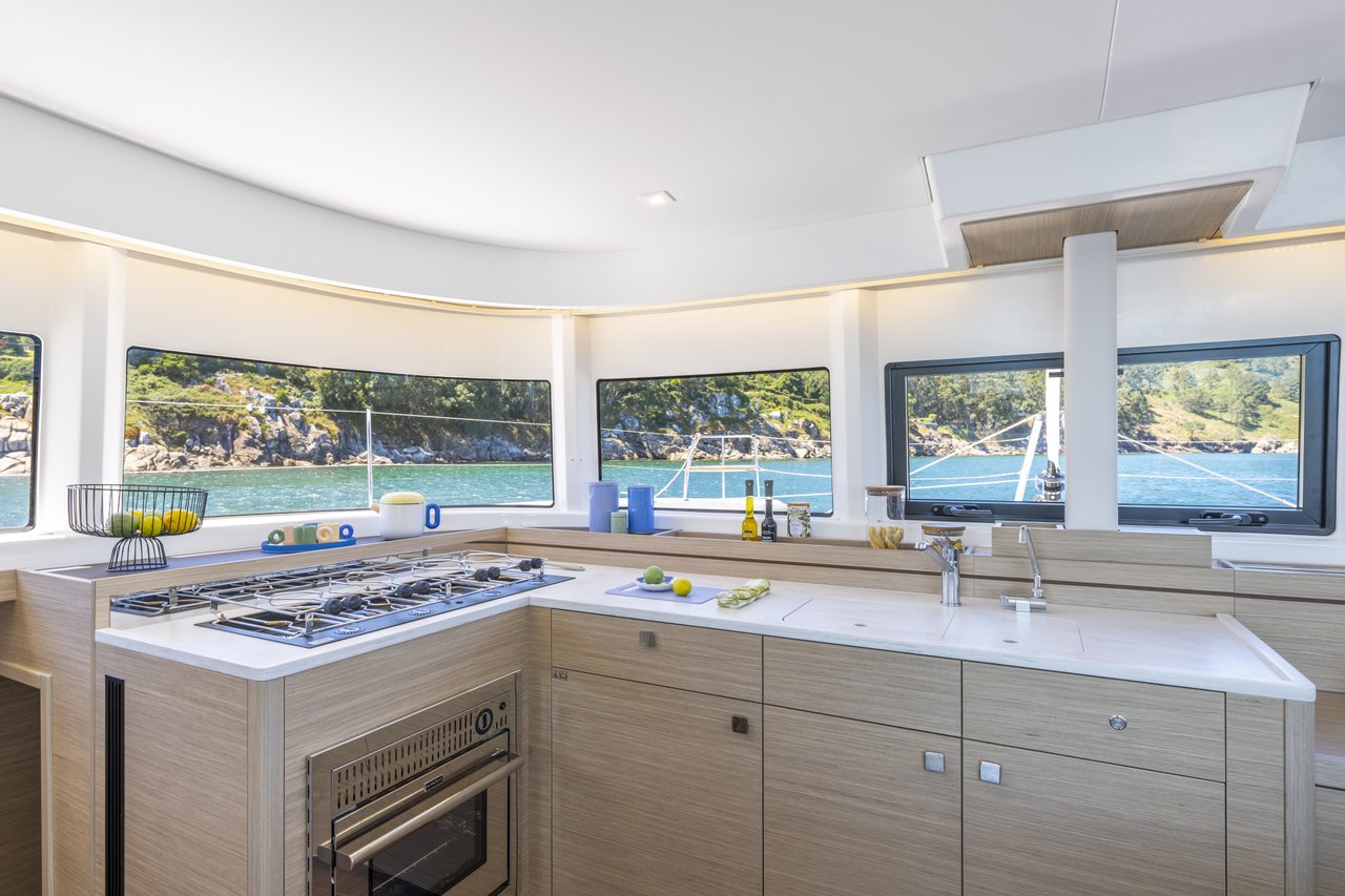 Lagoon 43 - 4 + 1 cab. — photo 15
