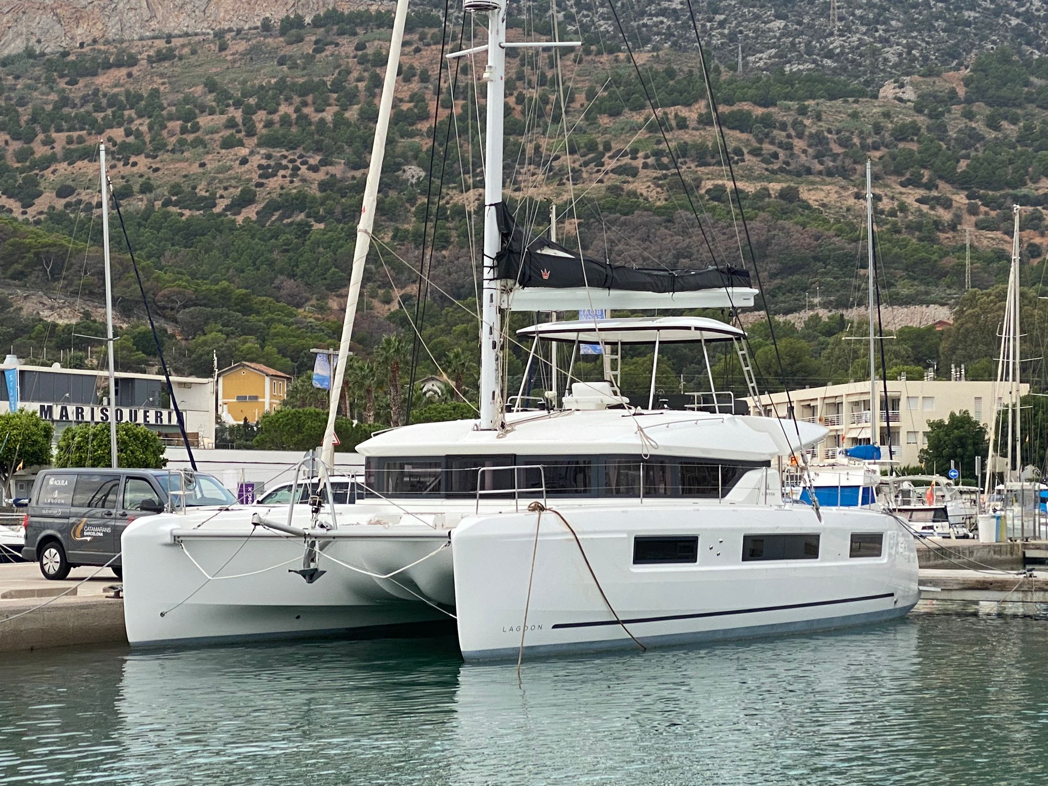 Lagoon 51 OW - 4 + 1 cab. — photo 3