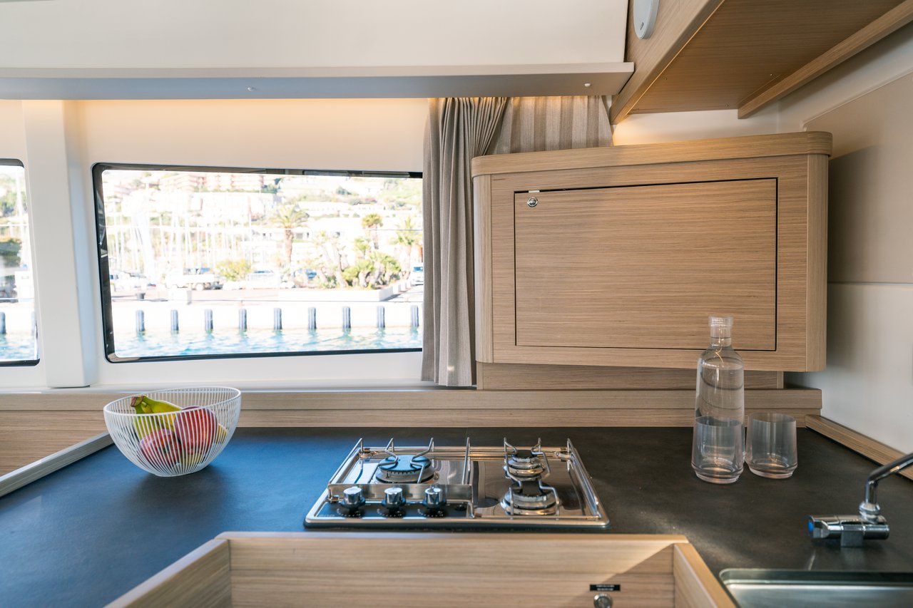 Lagoon 42 - 4 cab. — photo 18