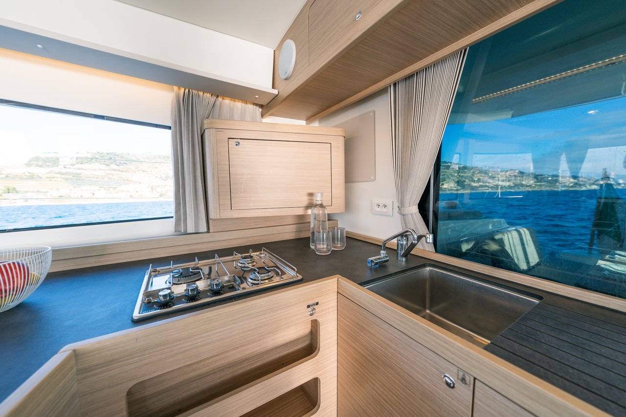 Lagoon 42 - 4 cab. — photo 19