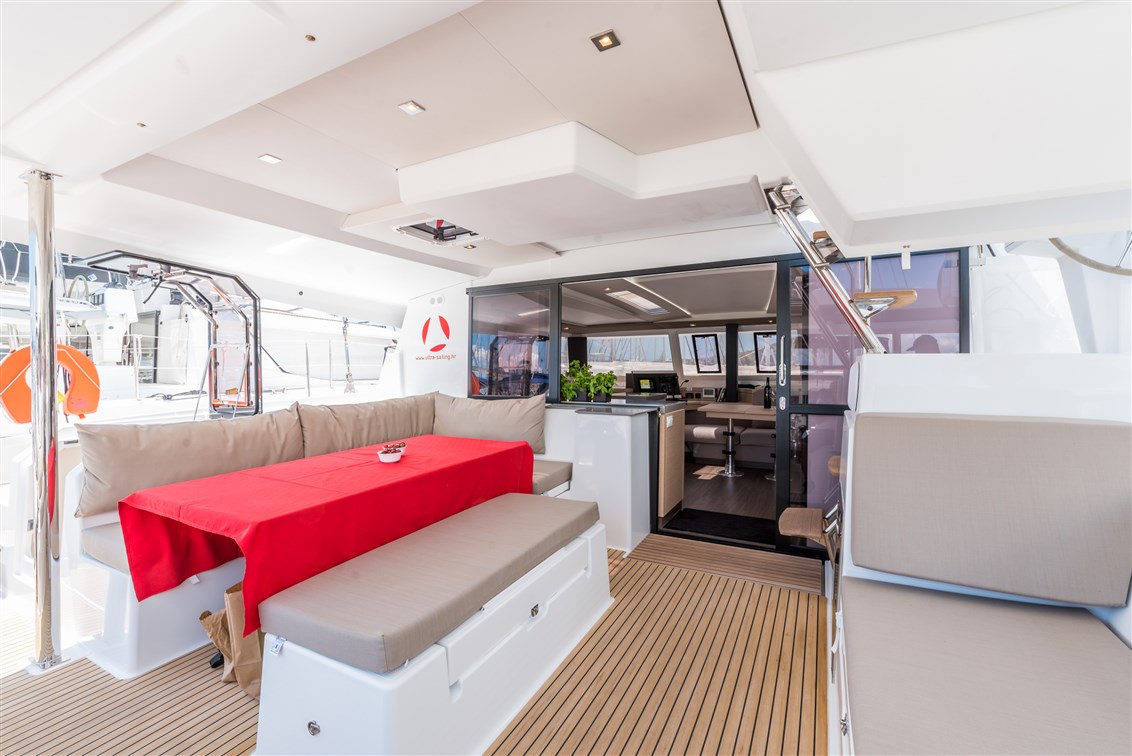 Fountaine Pajot Saona 47 Quintet - 5 + 1 cab. — photo 11