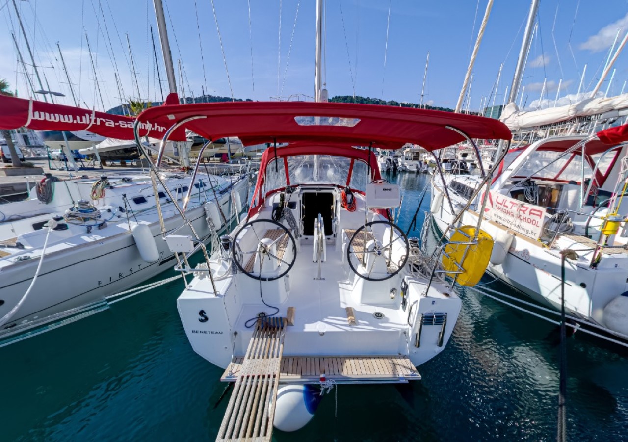 Oceanis 30.1 — photo 1