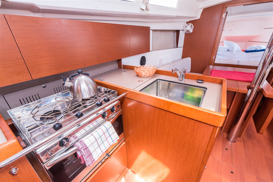 Oceanis 35.1 — photo 12