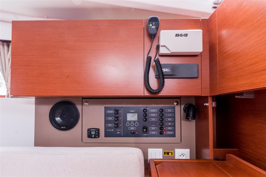 Oceanis 35.1 — photo 11