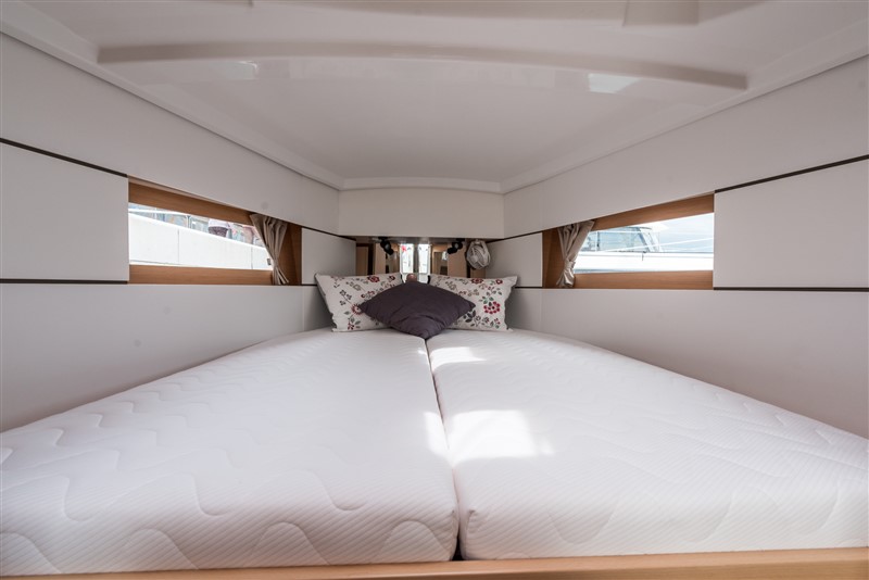 Oceanis 38.1 — photo 11