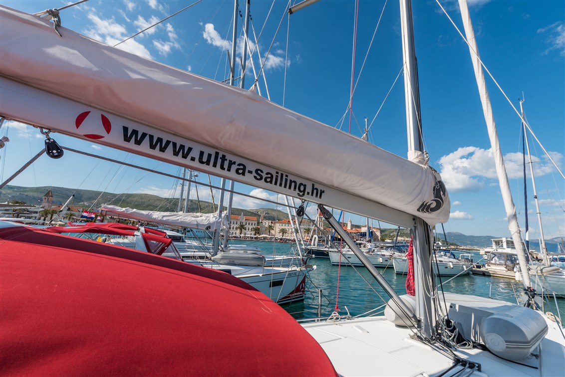Oceanis 41.1 — photo 11