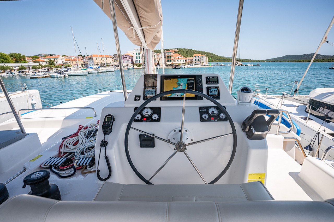 Dufour 48 Catamaran - 5 + 1 cab. — photo 5