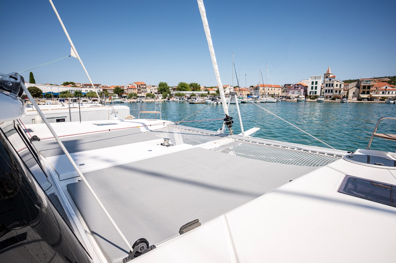 Dufour 48 Catamaran - 5 + 1 cab. — photo 7