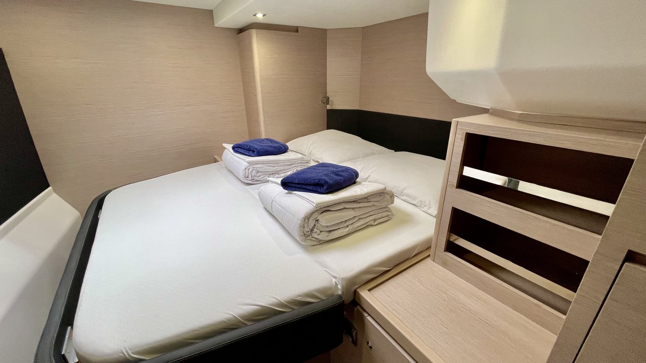 Dufour 48 Catamaran - 5 + 1 cab. — photo 28