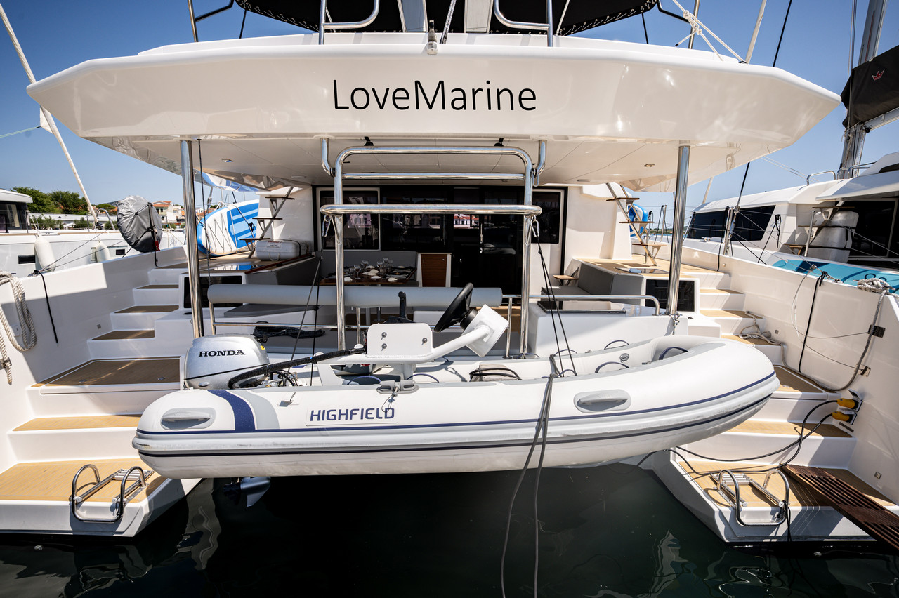 Dufour 48 Catamaran - 5 + 1 cab. — photo 3