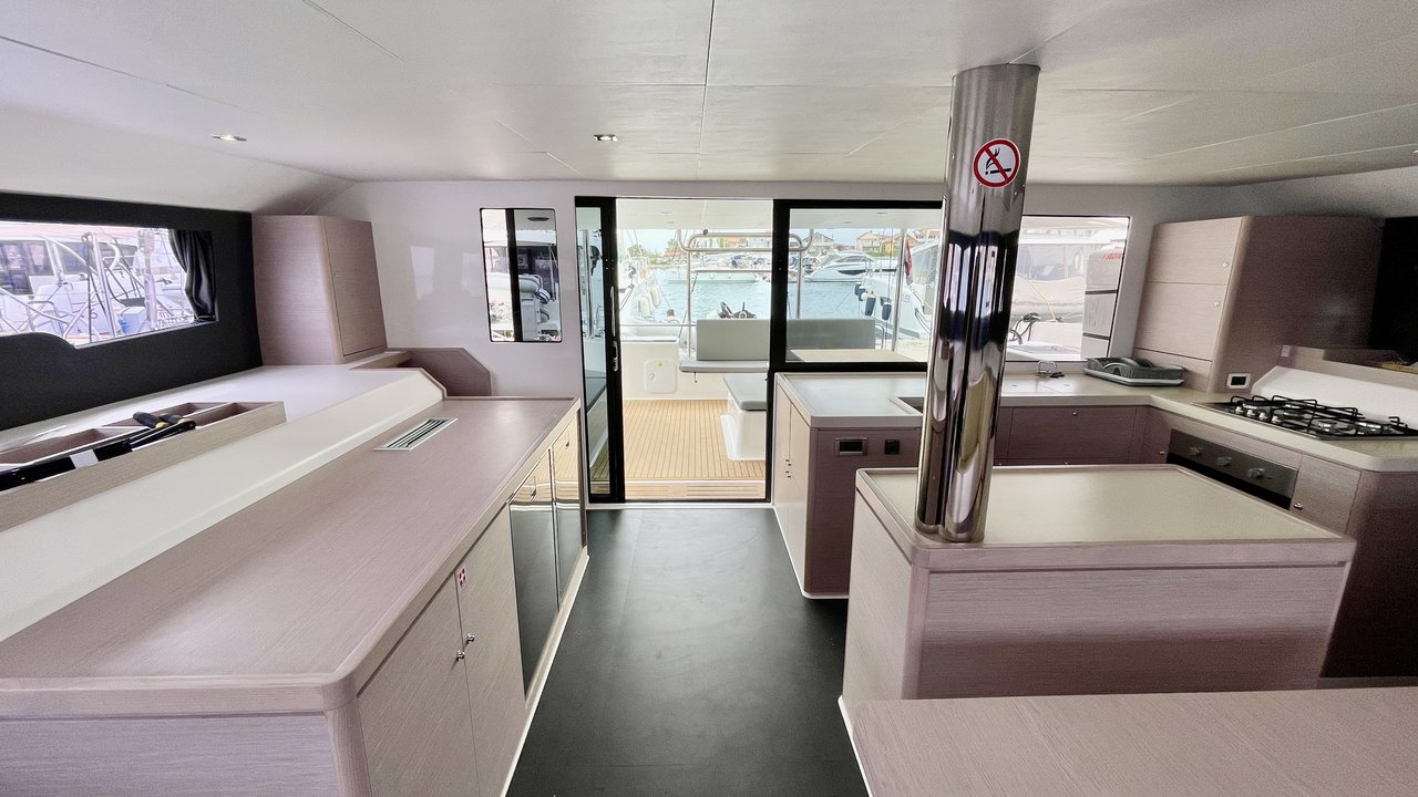 Dufour 48 Catamaran - 5 + 1 cab. — photo 12