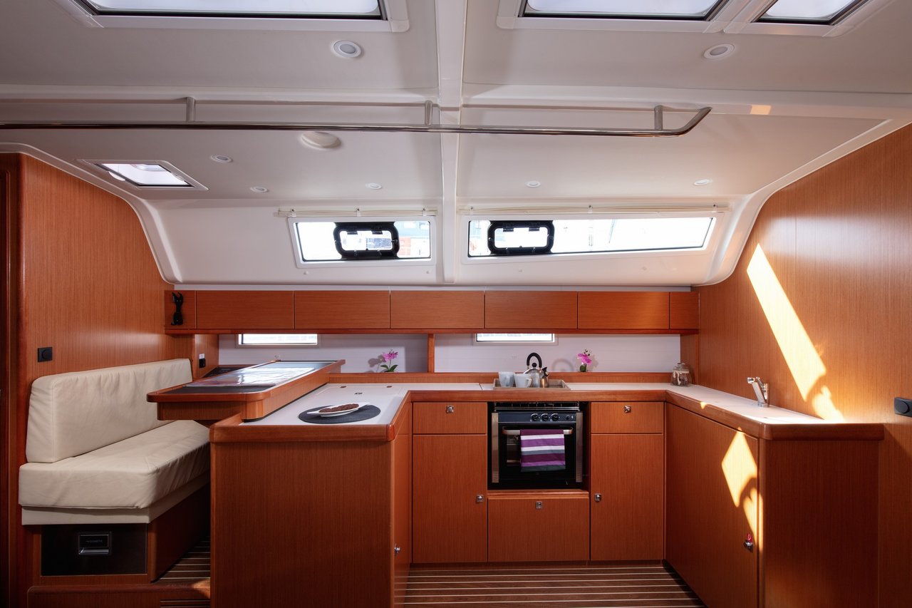 Bavaria Cruiser 51 — photo 14