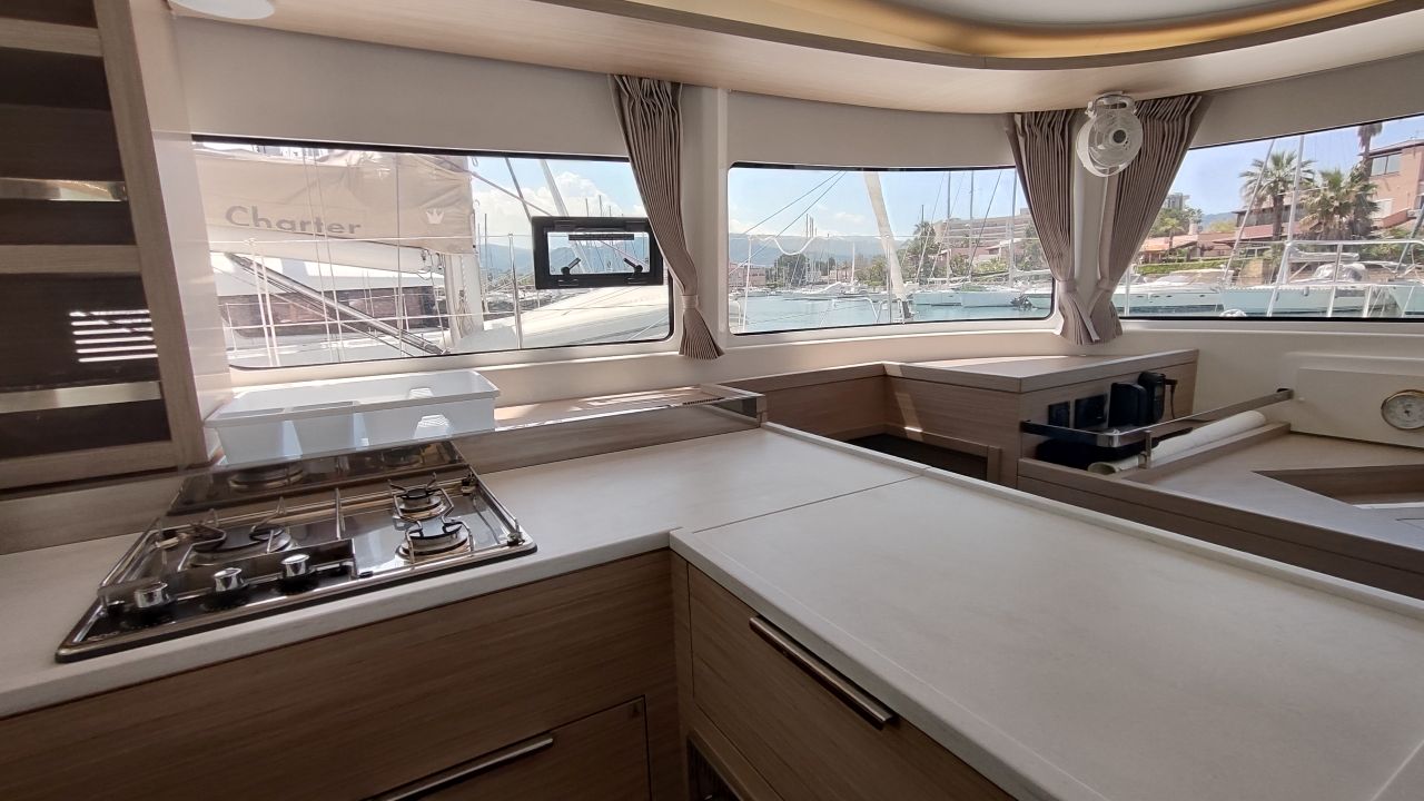 Lagoon 46 - 4 + 2 cab. — photo 11