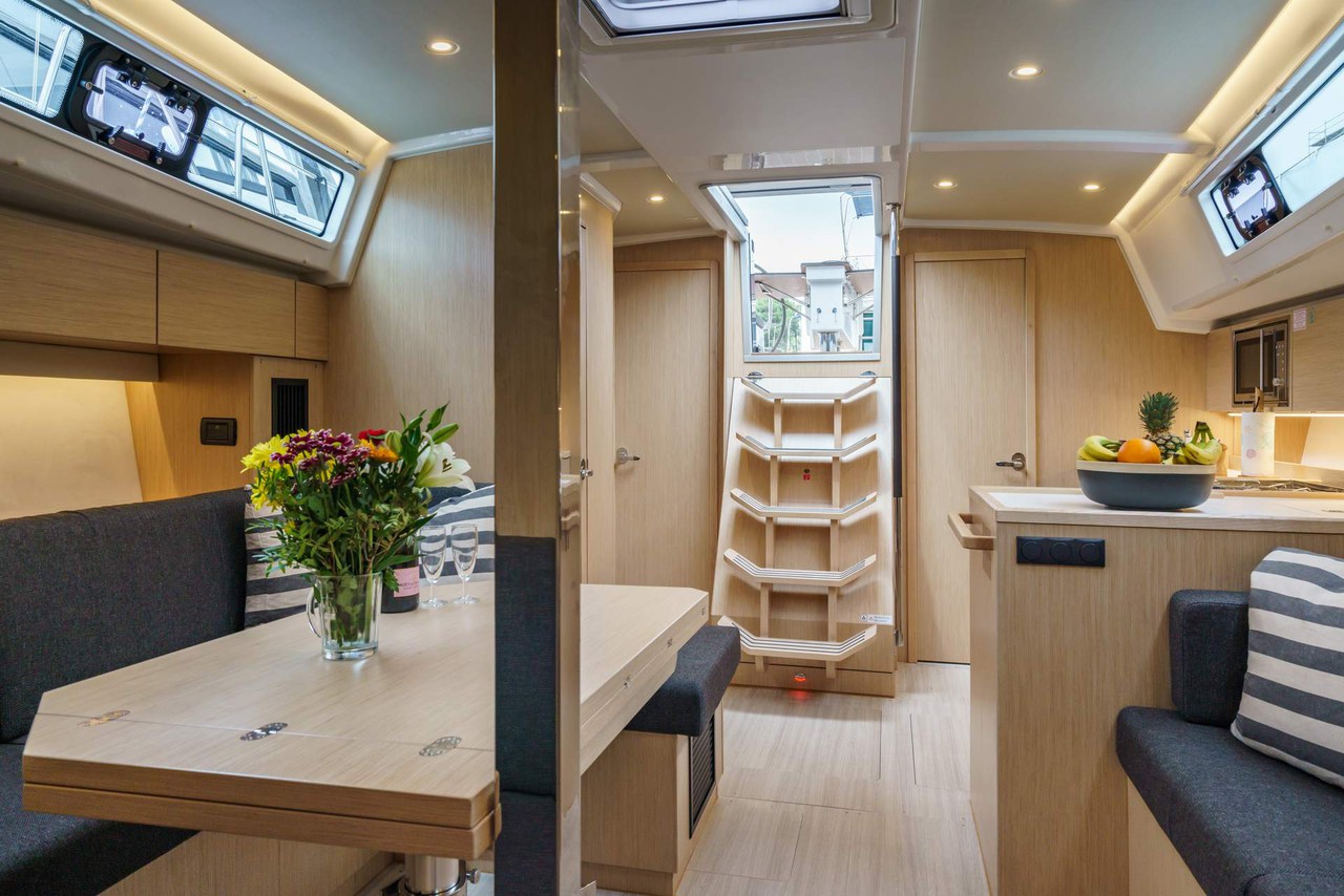 Bavaria C42 — photo 8