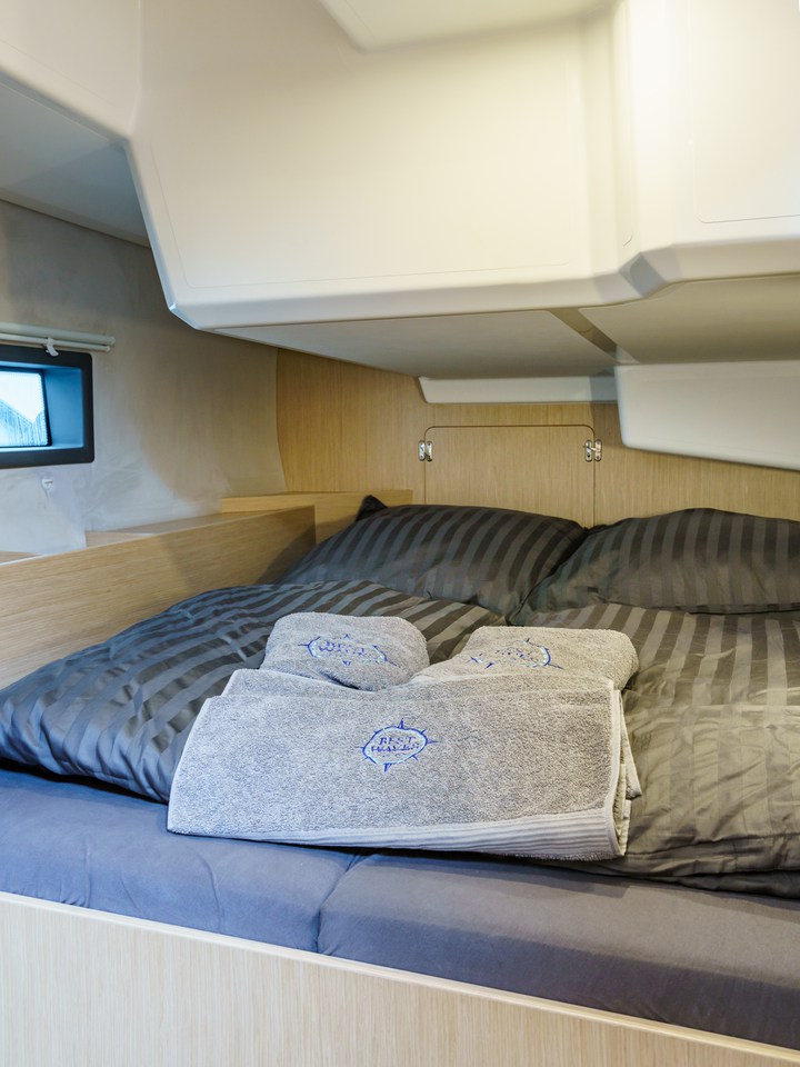 Bavaria C42 — photo 14