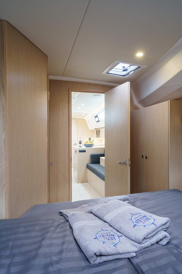 Bavaria C42 — photo 15
