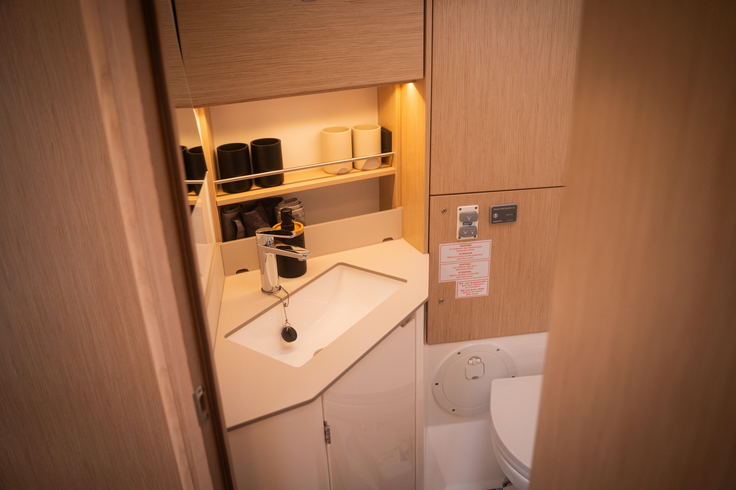 Bavaria C46 - 4 cab. — photo 15