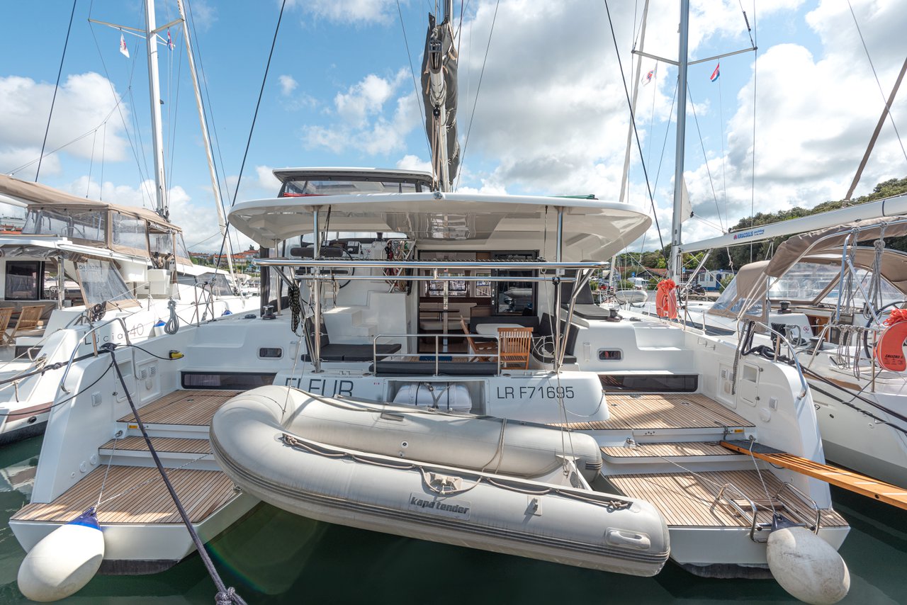 Lagoon 42 - 4 + 2 cab. — photo 1