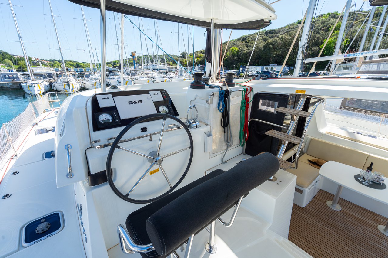 Lagoon 42 - 4 + 2 cab. — photo 12