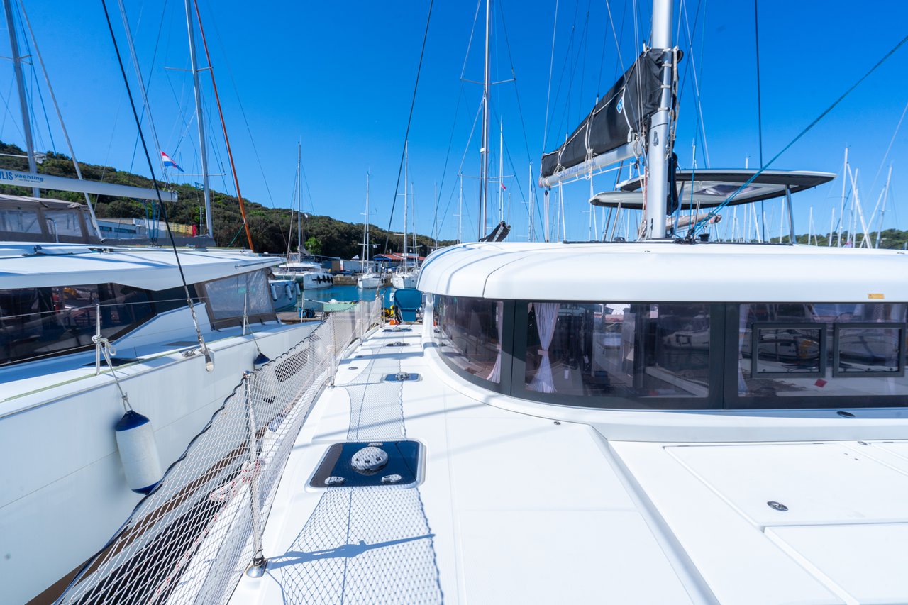 Lagoon 42 - 4 + 2 cab. — photo 16